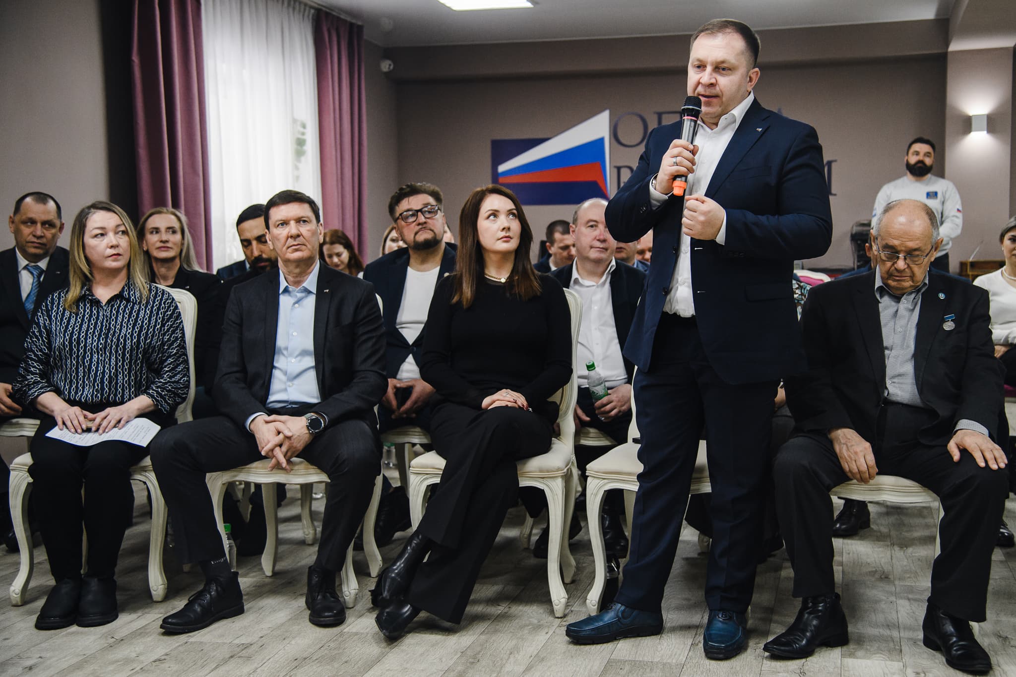 Встреча предпринимателей в офисе отделения