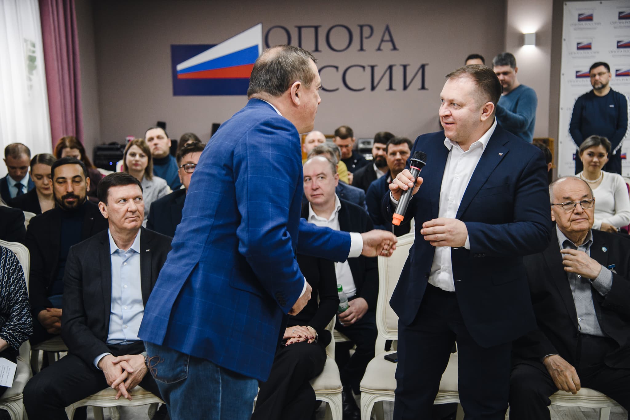 Обсуждение вопросов предпринимателей на встрече актива с губернатором