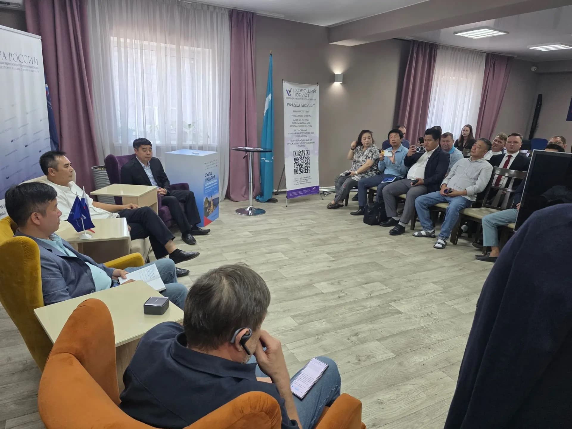 Предприниматели Сахалина и вьетнамской делегации на переговорах